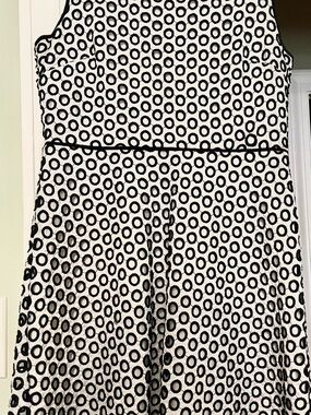 J CREW Size 12 Black and White Circle Print Sleeveless Dress falls at knee